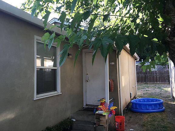 4th image of 3947 E Fremont St