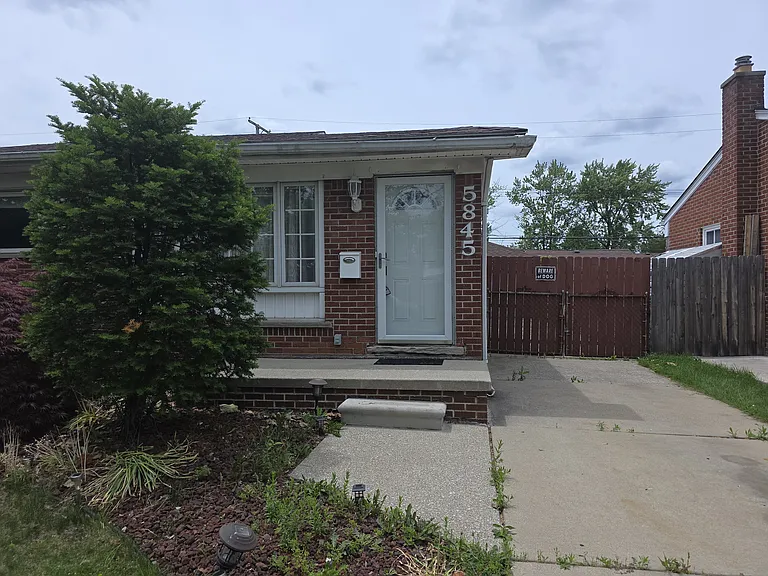 5845 Plainfield St — Photo 6