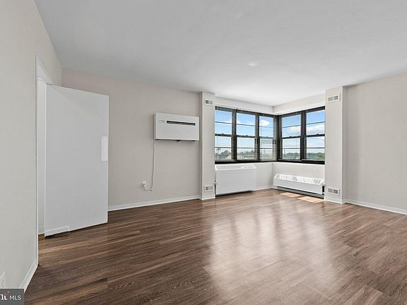 5th image of 116 W University Pkwy APT 1018