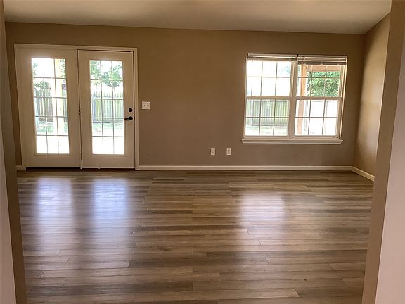3rd image of 983 W 462nd