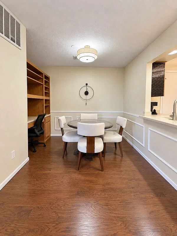 2 bed, 2.5 bath, 1140 sqft, $3,200 — Photo 4