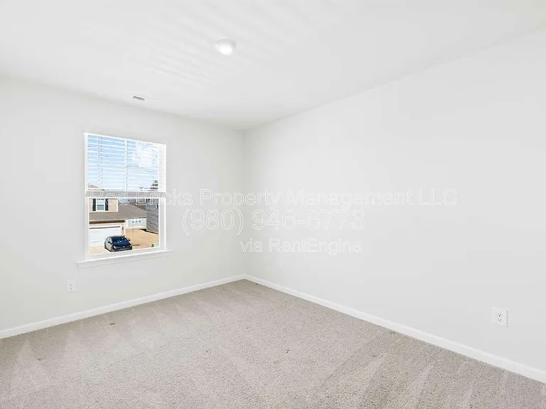 2128 Blue Sky Meadows Dr — Photo 25