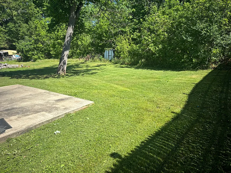 1423 Claire Dr — Photo 7