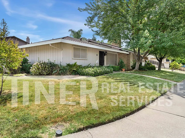 8 Saratoga Cir — Photo 6