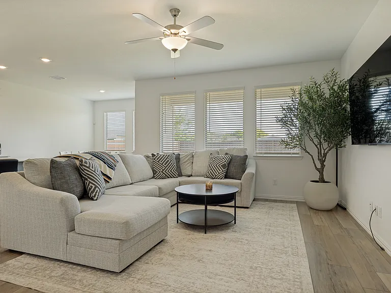 328 Ardsley Ln — Photo 23
