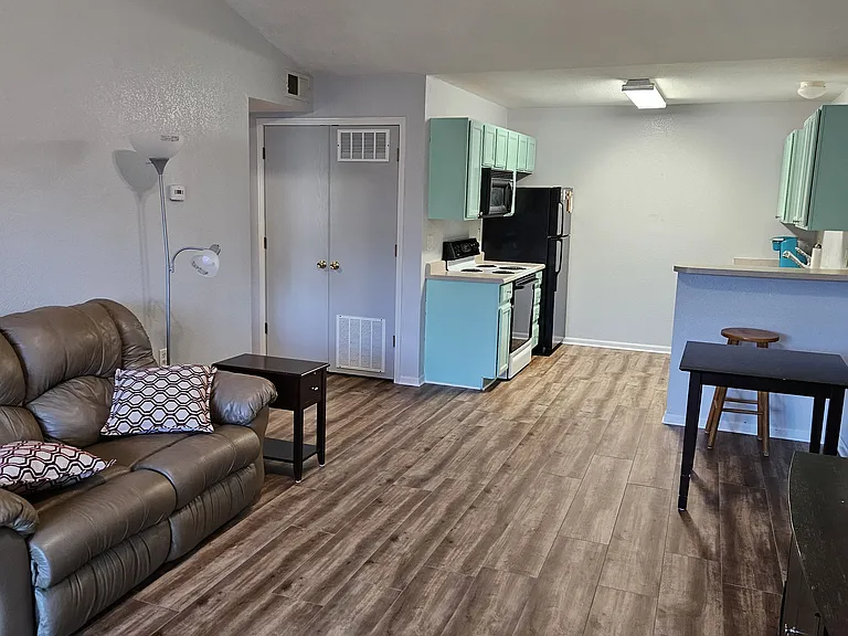 1221 University Ave #B302 — Photo 6