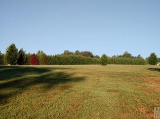 1137 Wagon Wheel Rd, Hickory, NC 28602