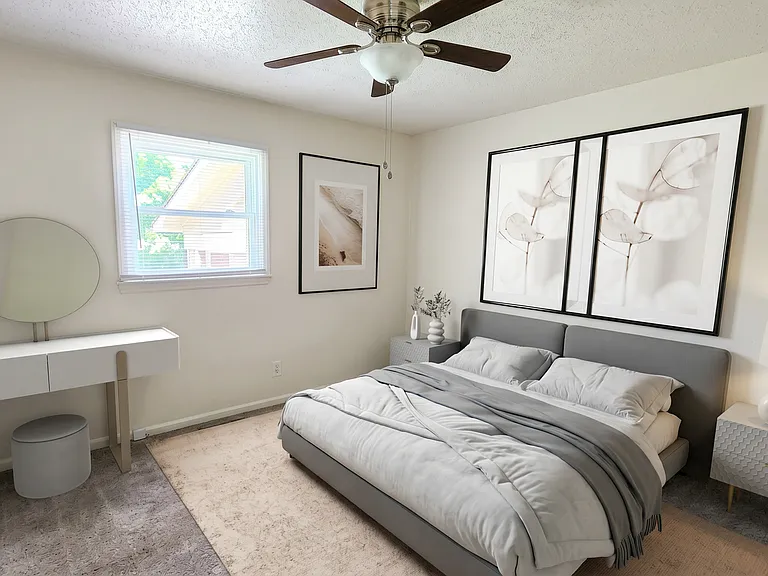 Country Club Apartments — Photo 8