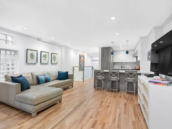 267 W 71st St APT 1-R, Manhattan, NY 10023