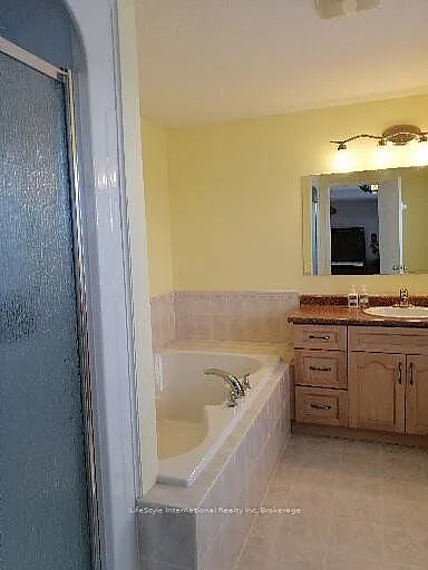 22 Clairfields Dr W #MAIN — Photo 19