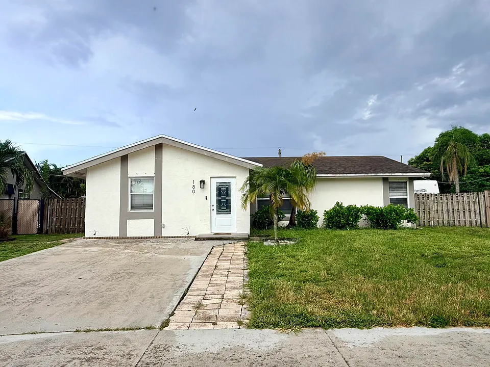 180 SW 32nd Ter