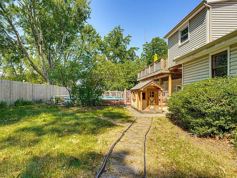 Winona Rd — Photo 31