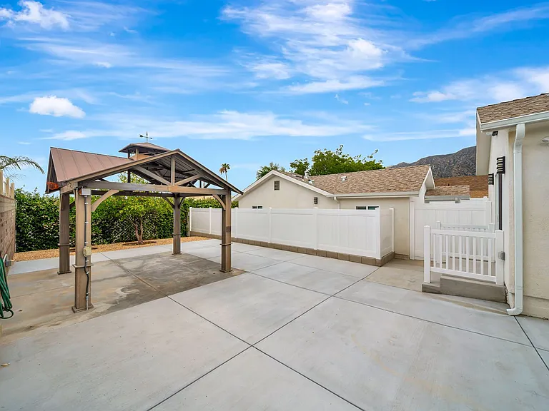 10951 Whitegate Ave — Photo 42