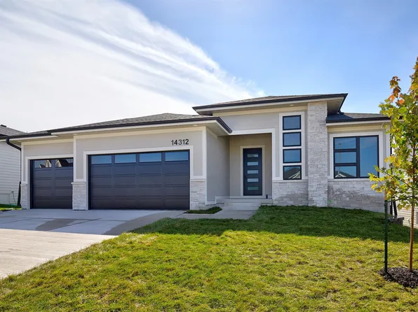 14312 Persimmon Dr, Urbandale, IA 50323