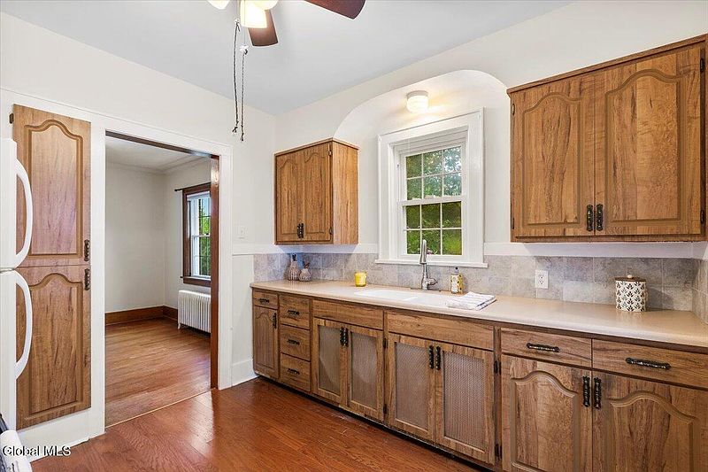 5th image of 9 Groesbeck Place