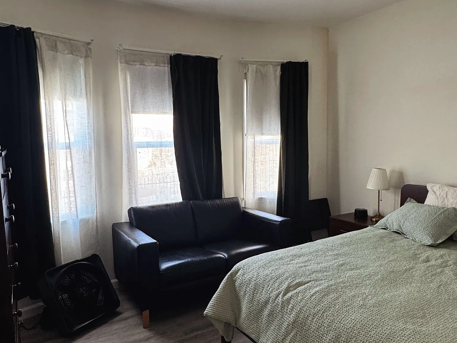 4 bed, 1366 sqft, $1,700 — Photo 2