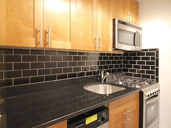 5th image of 32 W 72nd St APT 2D