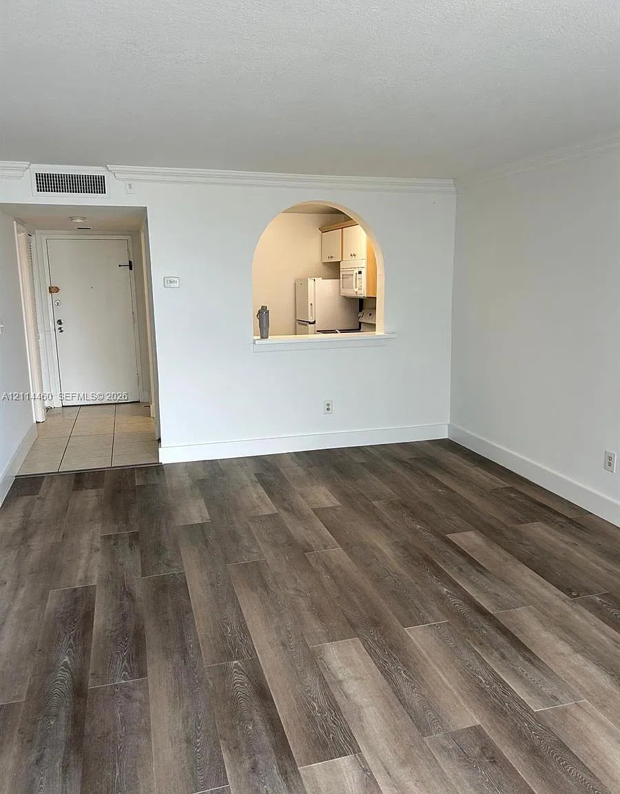 Montecarlo Condo — Photo 2