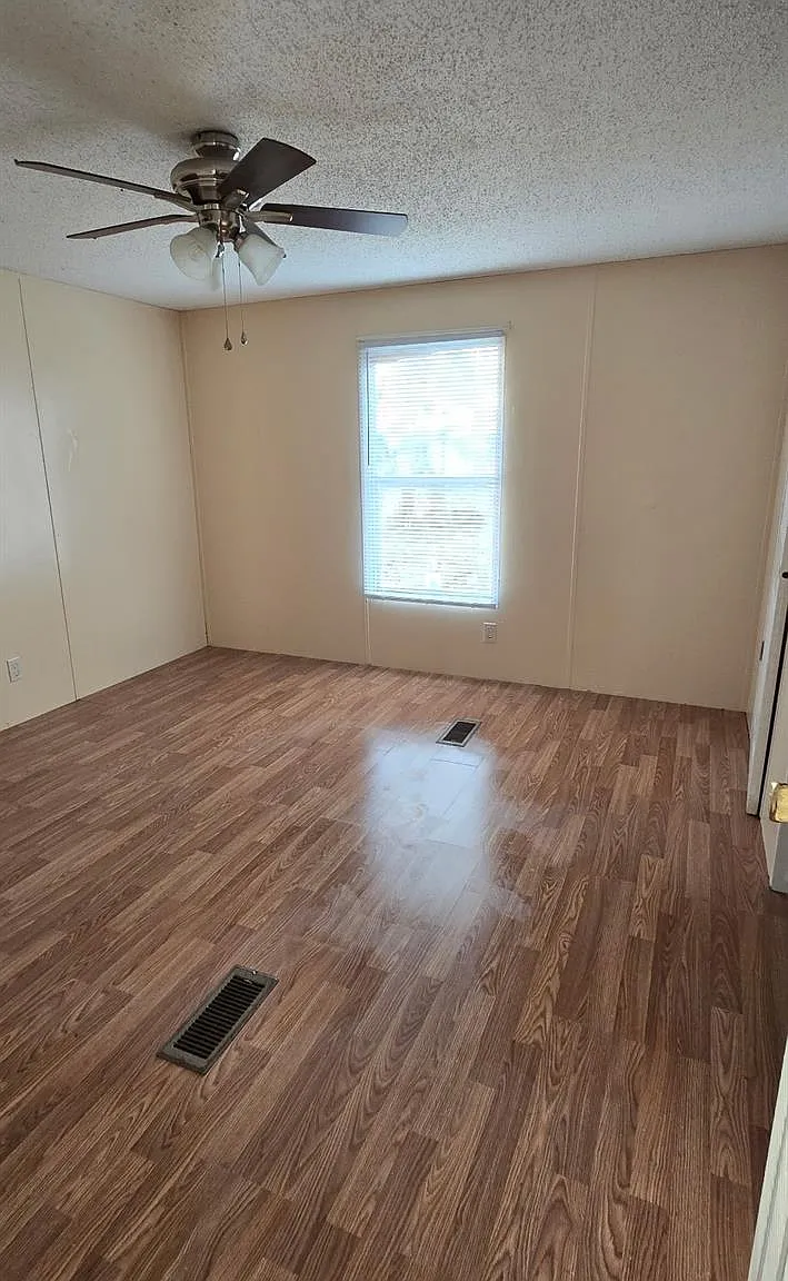 2 bed, 1.0 bath, $850 — Photo 3