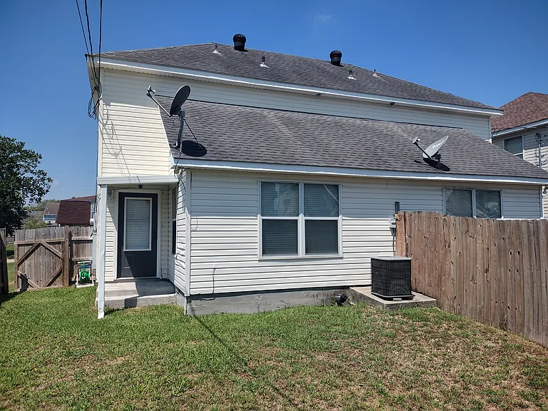 32 Sallye Ann St — Photo 2
