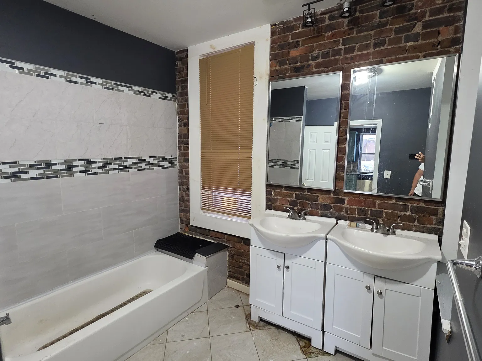 2 bed, 1000 sqft, $2,000 — Photo 3