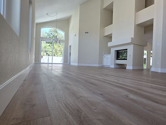5th image of 4914 Amador Dr