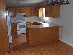 5th image of 138 Short Street Dr