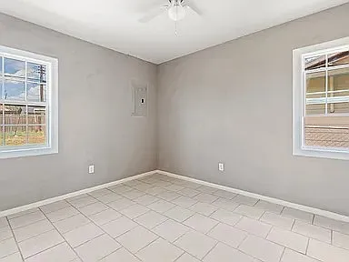 3 bed, 936 sqft, $1,325 — Photo 4