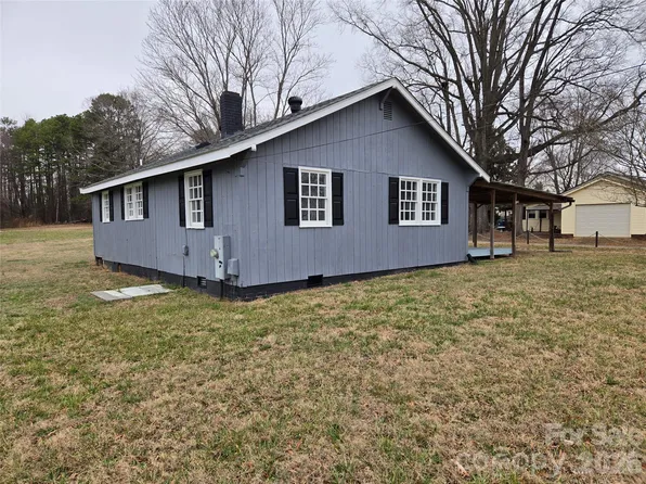 915 N Chapel St, Landis, NC 28088