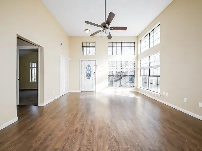 529 Horse Shoe Bnd — Photo 3