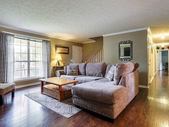 3rd image of 108 Marble Ct