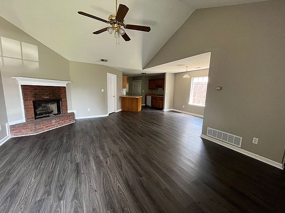 3rd image of 2740 Brachton Cv W