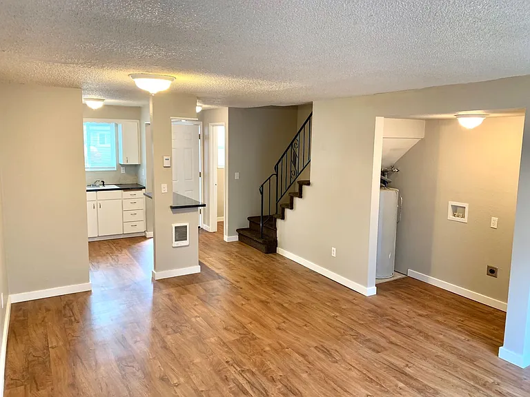 540 W Maple St #25 — Photo 11
