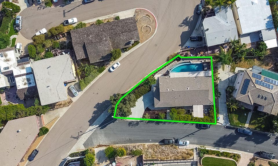 2nd image of 2495 Aster St