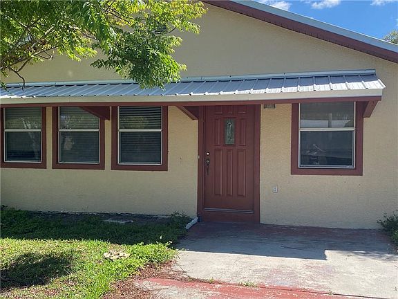 2nd image of 4014 N Edgewater CIR