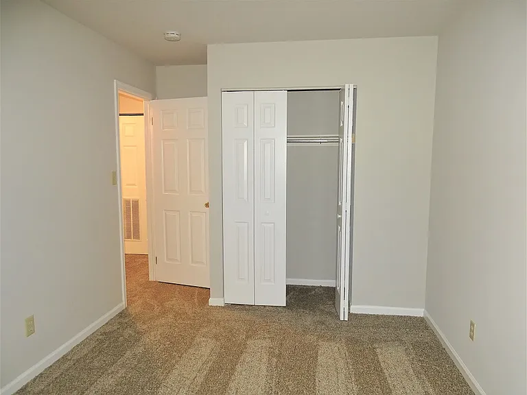 128 Hilldale Dr #Q — Photo 12