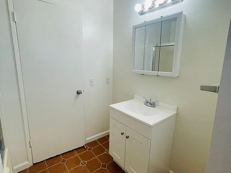 345 Clay St — Photo 16