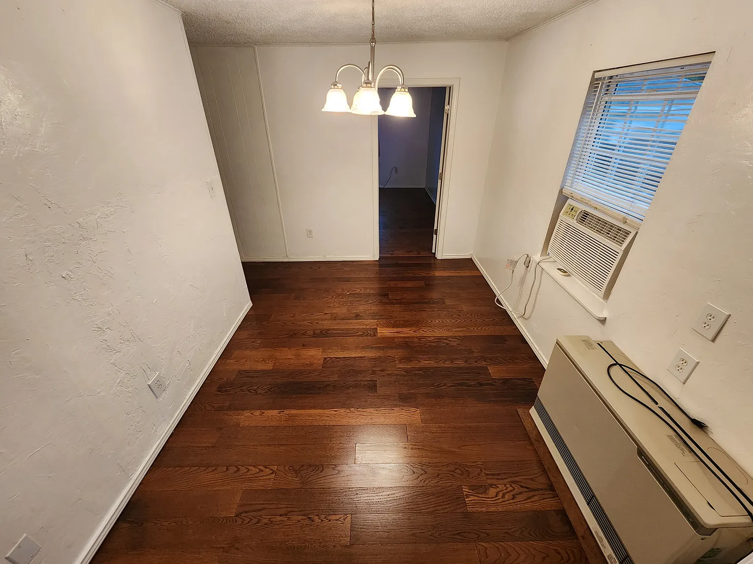 917 E Beverly St- Mother Of Pearl LLC - — Photo 2