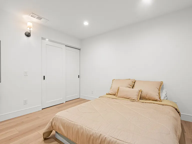 3007 S Hobart Blvd — Photo 14