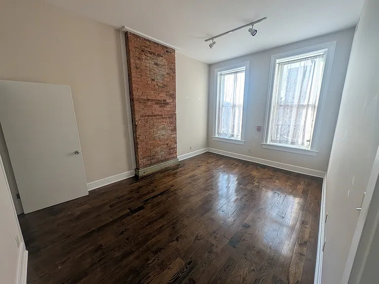 311 E 13th St #3 — Photo 9
