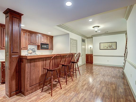Wet Bar / Kitchenette