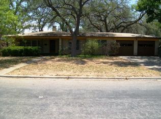 805 E Nopal St, Uvalde, TX 78801
