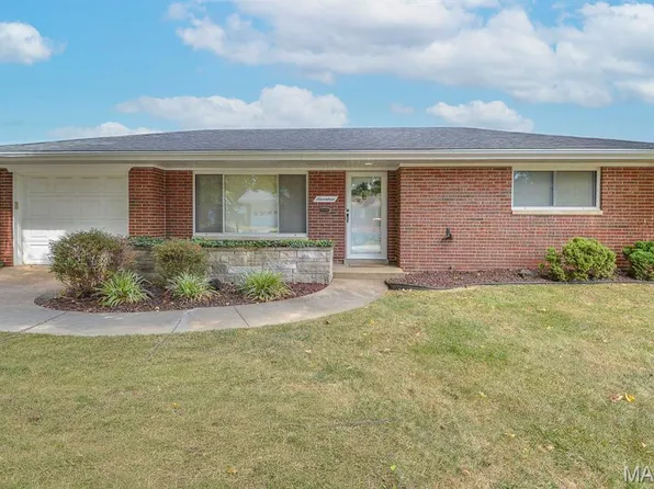 17 Blackburn Dr, Belleville, IL 62226