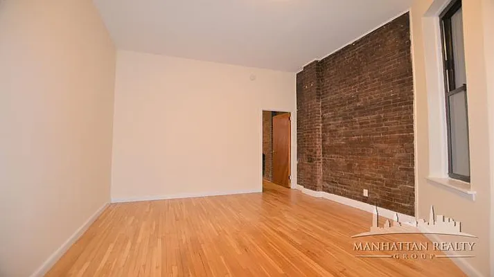 Rented by Manhattan Realty Group | media 13
