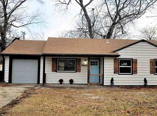 2524 SW Seabrook Ave, Topeka, KS 66614