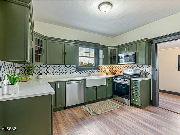 4th image of 601 E 1st St