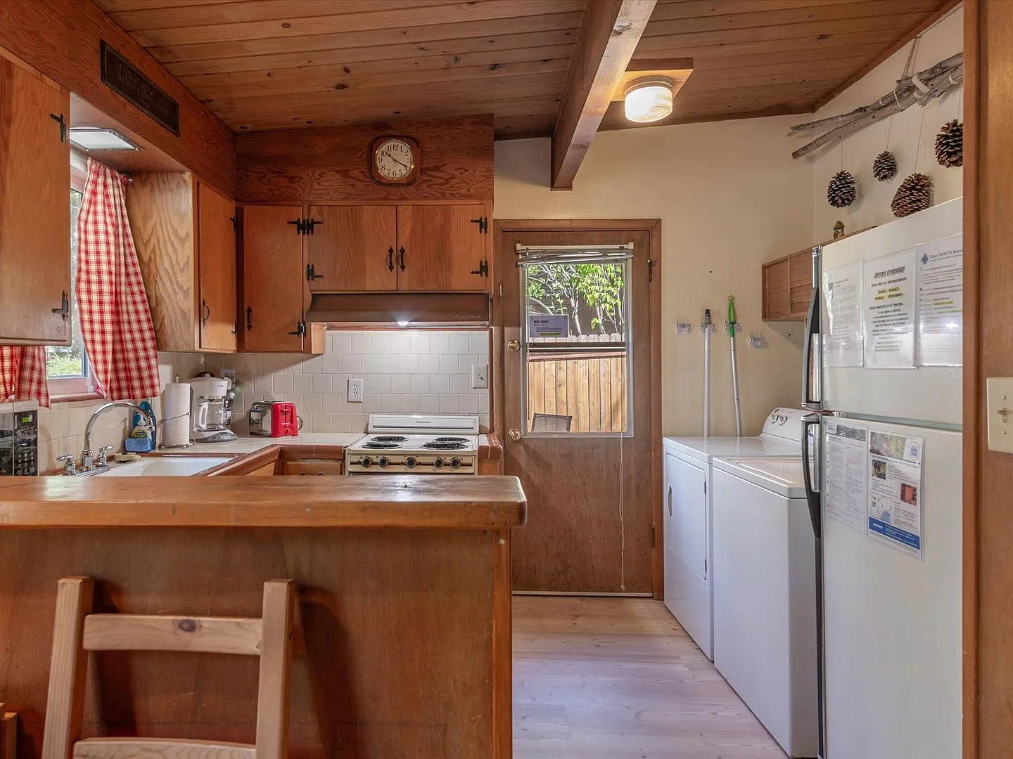 Ski Lease: Economical Cabin Close To Bus Line, Shops & Beach! — Photo 3