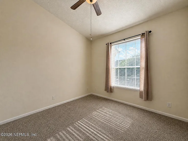 407 Augusta Cir — Photo 14