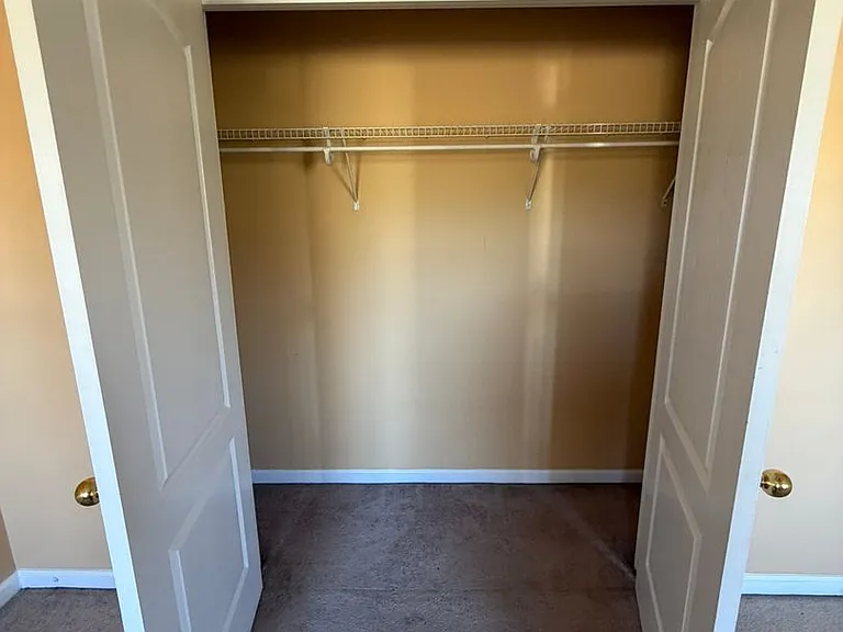 511 W Watts St — Photo 11