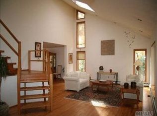 9 N Ridge Rd, Setauket, NY 11733